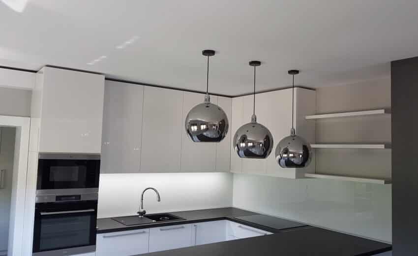 Bijela moderna kuhinja - KTD namještaj