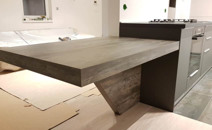 Drvo i bež tonovi moderne kuhinje - KTD namještaj