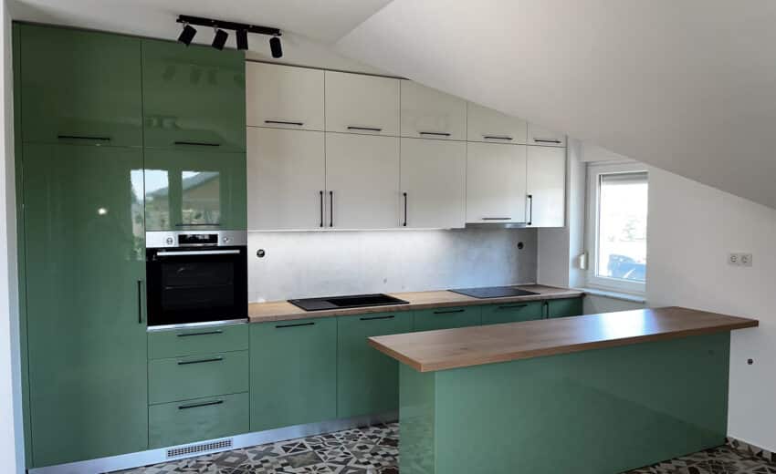 MDF lakirana kuhinja s LED rasvjetom - KTD namještaj