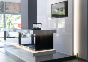 Novi ulaz Elektrostrojarske škole Varaždin Info pult - KTD namještaj